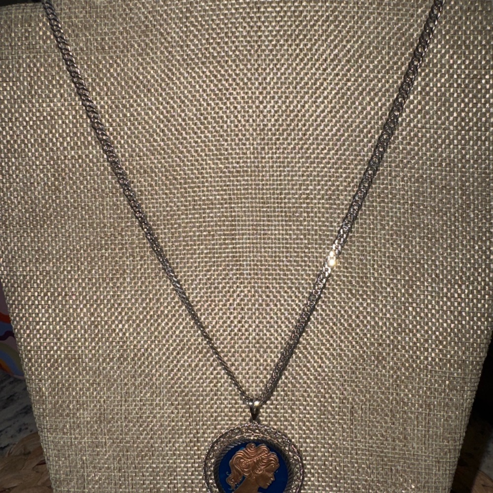 .999 Fine Silver Cameo Round Pendant Necklace 925 Sterling 18”